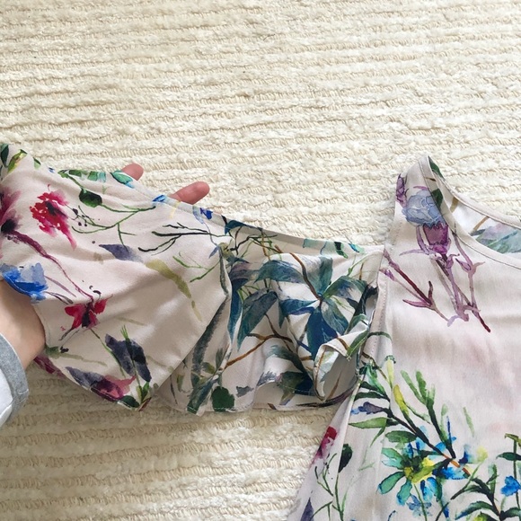 NWT Karen Kane floral cold shoulder blouse - Picture 4 of 9